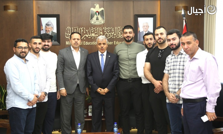  برهم يبحث قضايا مرحلة الامتياز مع خريجي الطب من جامعة بوليتكنك فلسطين