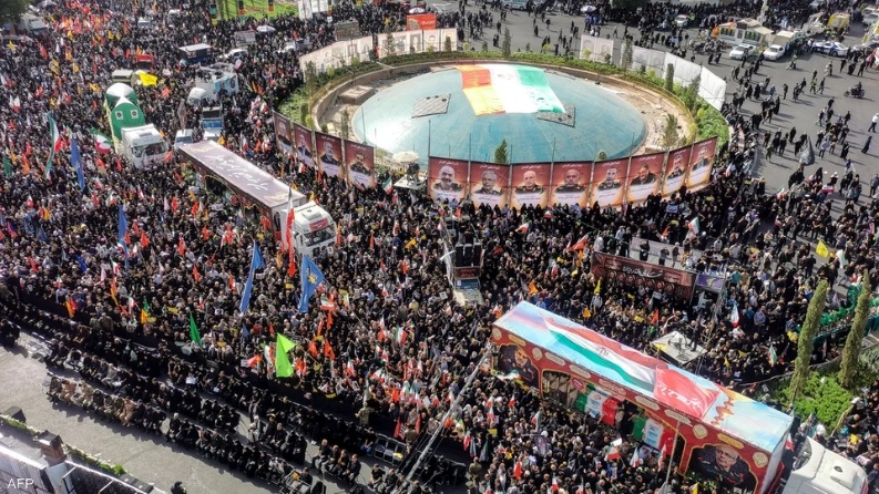 إيران تشيع 60 من قادتها وعلمائها قتلوا في الحرب