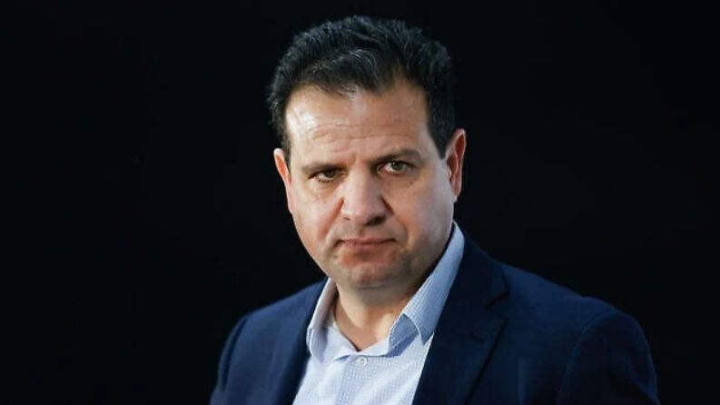 لجنة الكنيست البرلمانية تؤيد إقصاء النائب أيمن عودة