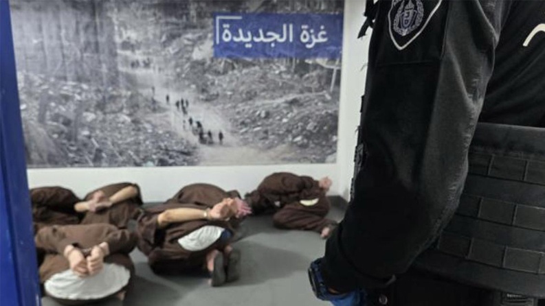 بالصور: أسرى من حماس وحزب الله محتجزون في قبو محصن تحت الأرض 