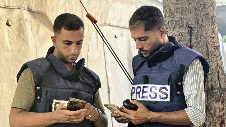5 شهداء صحافيين بينهم أنس الشريف ومحمد قريقع 