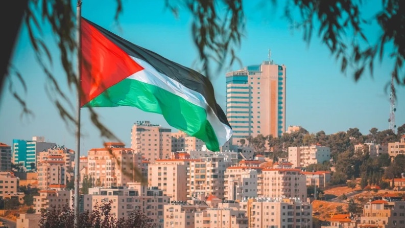 الرئاسة: نأسف ونستغرب القرار الأمريكي