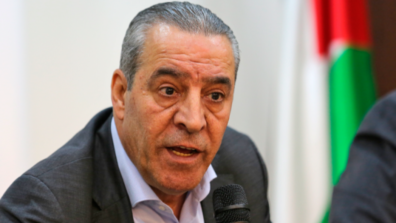 حسين الشيخ يرحب بدعوة الصليب الأحمر لحماية الفلسطينيين