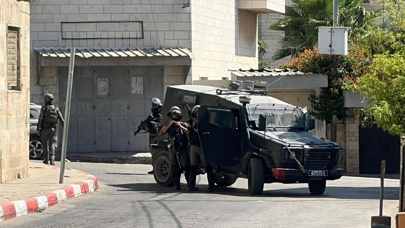 الاحتلال يعتقل زوج الأسيرة هناء بيدق من رام الله
