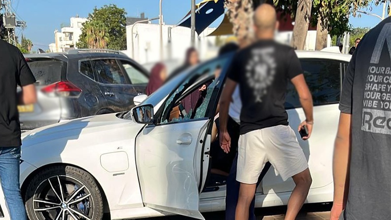 مقتل امرأة وإصابة طفلتها وطفلها بجريمة إطلاق نار بالرملة