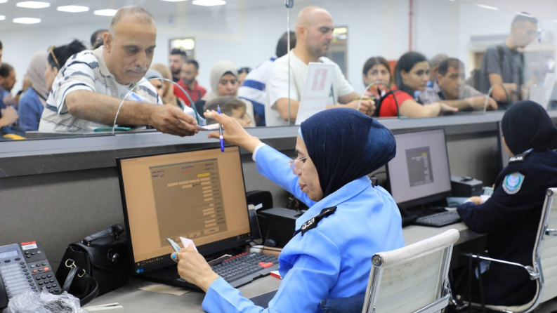 إدارة المعابر: معبر الكرامة يعمل حتى الـ1:30 ظهراً