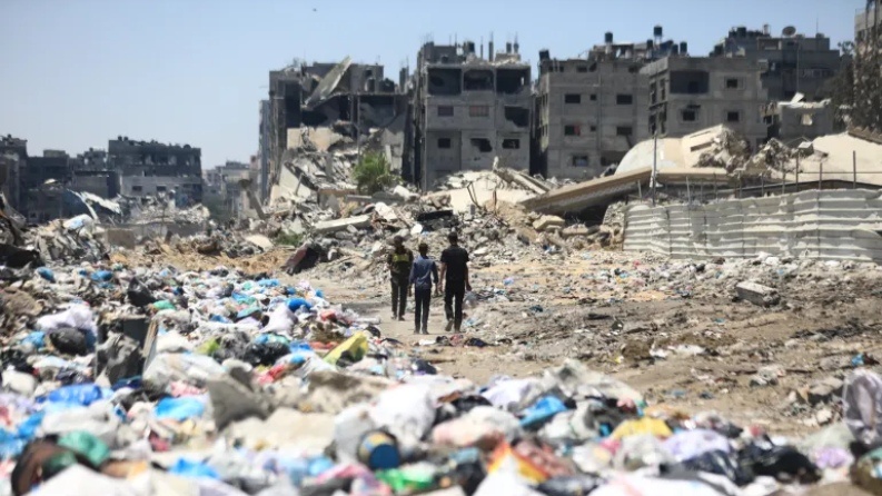 بلدية غزة: ربع مليون طن نفايات تهدد المواطنين