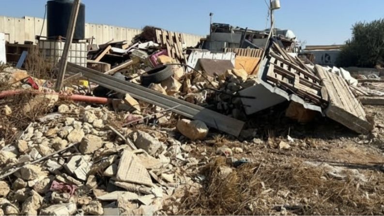 الاحتلال يهدم منزلا في عناتا شرق القدس