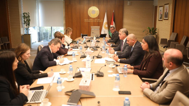 محافظ سلطة النقد ورئيسة البنك الأوروبي يبحثان دعم المصارف الفلسطينية
