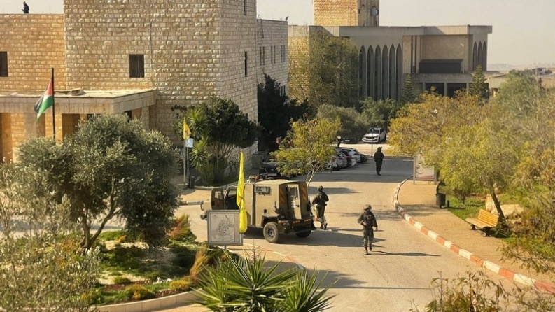 11 إصابة منها 5 بالرصاص الحي خلال اقتحام جامعة بيرزيت