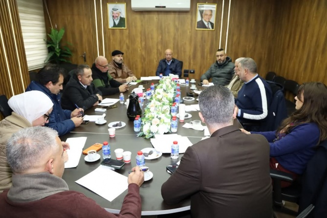 شؤون اللاجئين تترأس الاجتماع الأول للجنة العليا لمتابعة نزاع العمل بين إدارة الاونروا واتحادات العاملين