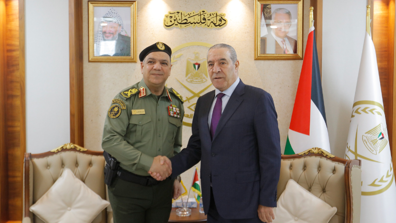 الشيخ يزور مقر قيادة الاستخبارات العسكرية