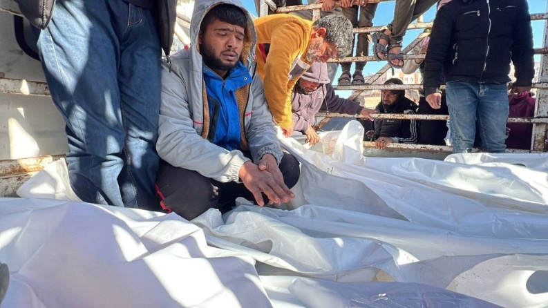 12 شهيداً بينهم أطفال منذ الفجر بالقطاع