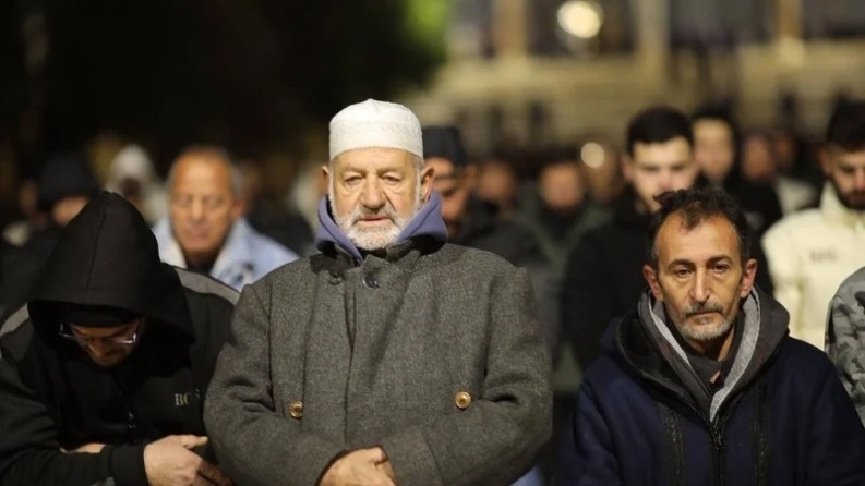 35 ألف مصل يؤدون صلاتي العشاء والتراويح في المسجد الأقصى
