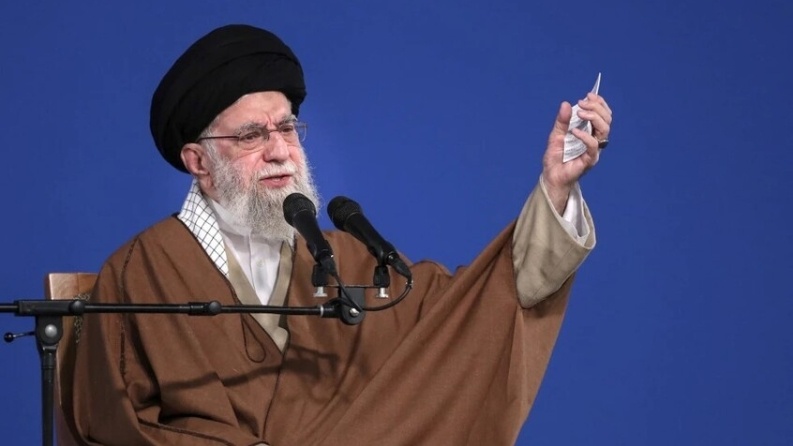 رويترز: خامنئي نقل إلى مكان آمن