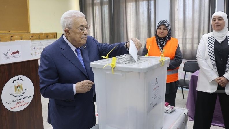 الرئيس يؤكد الالتزام ببرنامج الإصلاحات الوطنية