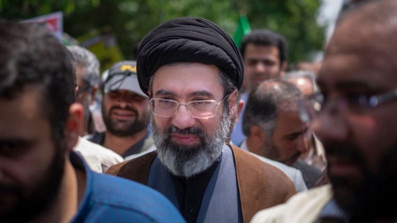 الرئيس الإيراني يقول إنه اجتمع مؤخرا بالمرشد خامنئي