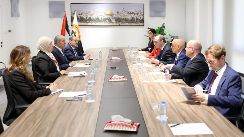 الشيخ يبحث مع وفد ألماني آخر التطورات والعلاقات الثنائية