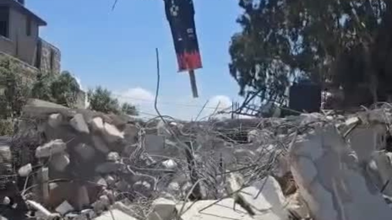 الاحتلال يجبر عائلة على هدم 7 منازل ذاتيا 