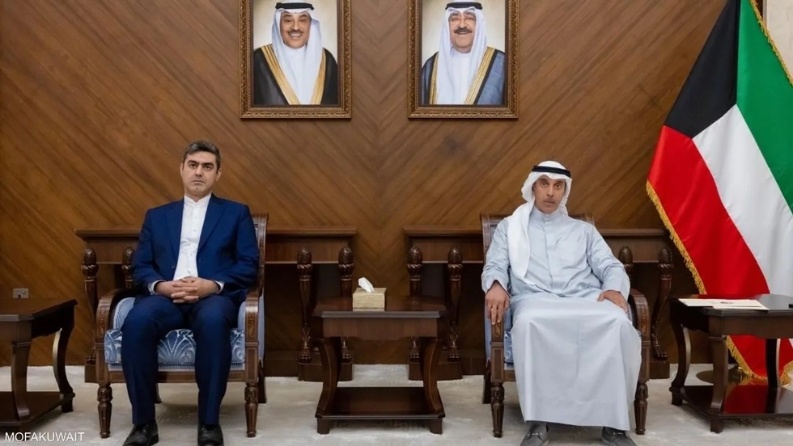الكويت تطرد دبلوماسيين إيرانيين من أراضيها