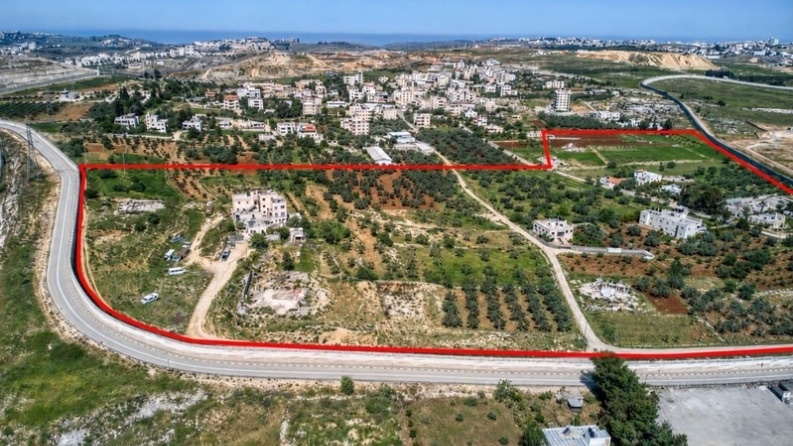 مشروع استيطاني ضخم على أراضي قرية قلنديا