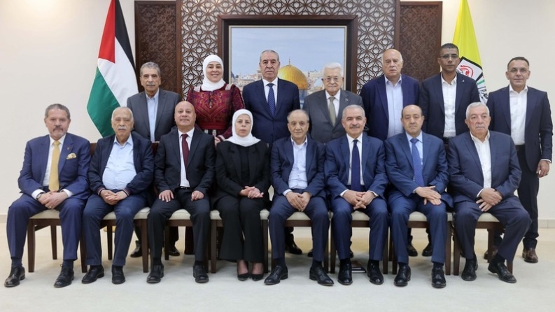 مركزية فتح تبحث الوضع السياسي والداخلي وتوزيع المفوضيات