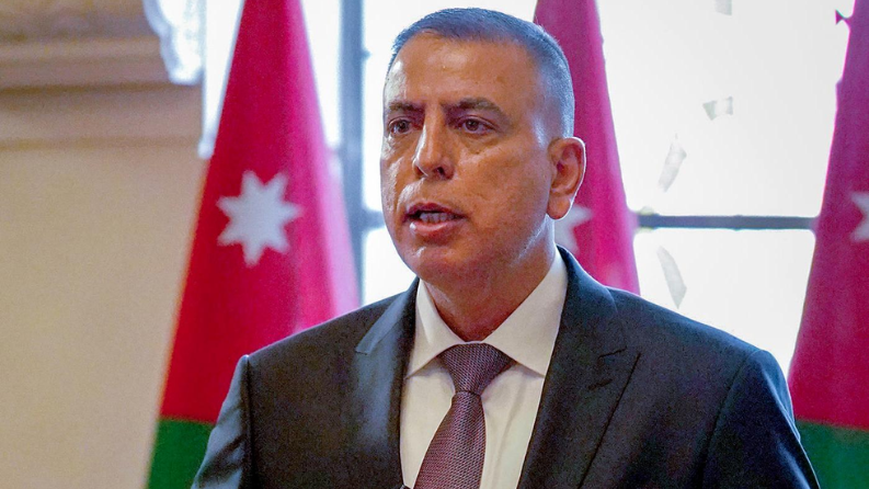 وزير الداخلية الأردني: خطة لتطوير جسر الملك حسين ورفع كفاءة الخدمات
