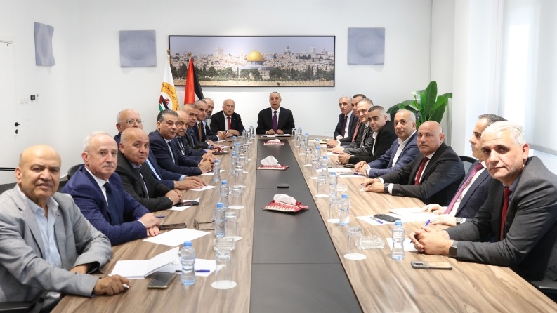 الشيخ يبحث مع الغرف التجارية تداعيات الأزمة الاقتصادية