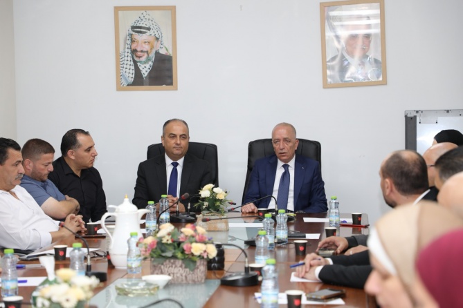 سلطة الأراضي تبحث تطوير آليات العمل وتخفيف الإجراءات على المواطنين