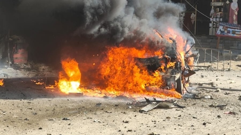 شهيدان و7 إصابات بغارة إسرائيلية على مركبة في مدينة غزة