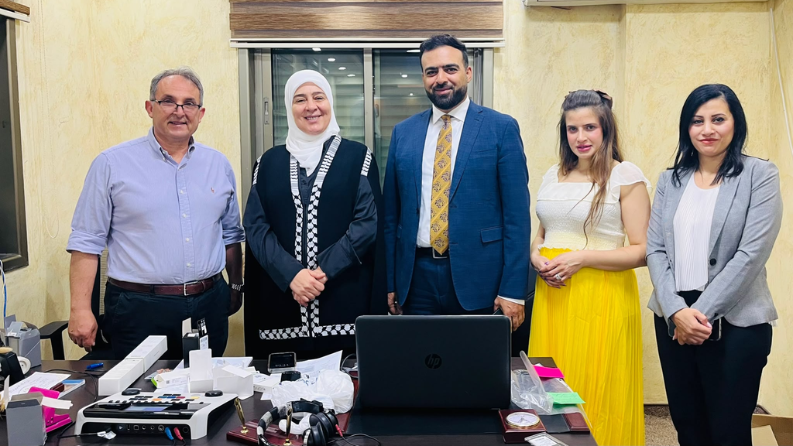 غنام تسلّم سماعات طبية لعشرات المستفيدين وتعيد الأمل لأطفال عائلة كاملة بدعم منpalpay