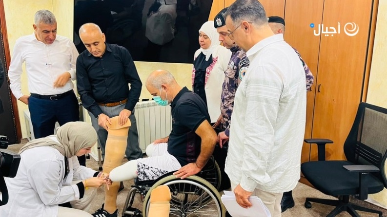 غنام وحنتولي يطلقان حملة تمكين الأسر.. ويسلمان ماكينات خياطة ويعيدان الأمل لمواطن مبتور الساقين