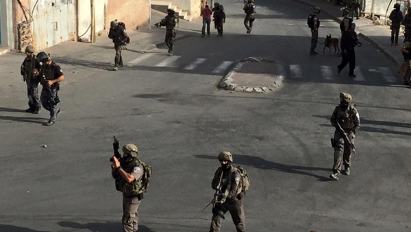 اقتحام منازل الشهيدين أبو جمل وعليان والمصاب أبو غانم