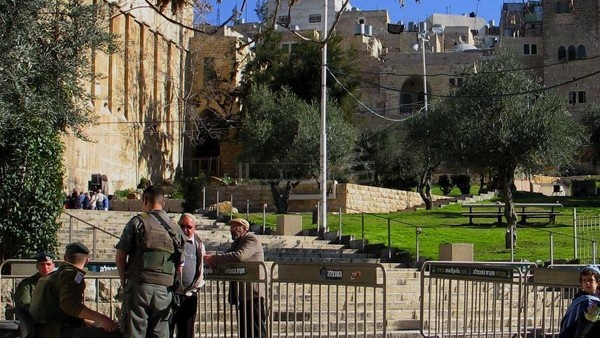 اعتقال شاب بزعم محاولته طعن جندي بالخليل