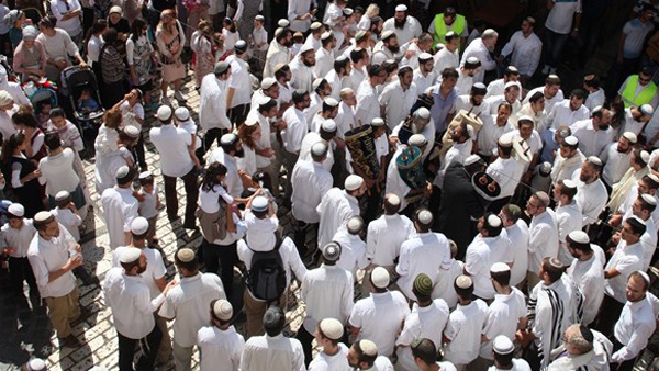 مسيرة للمستوطنين في البلدة القديمة بالخليل