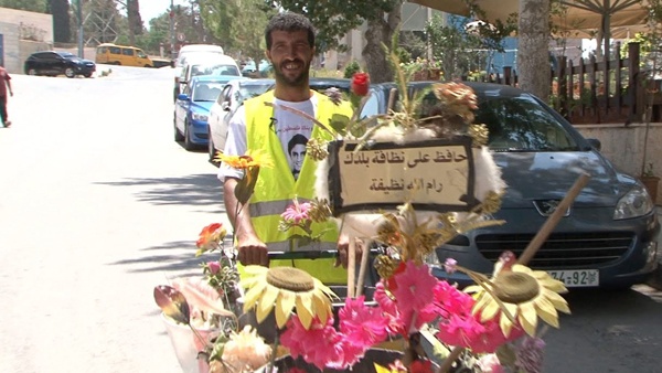 كيف ينظر الناس لمن يرمي النفايات في الاماكن العامة ؟؟