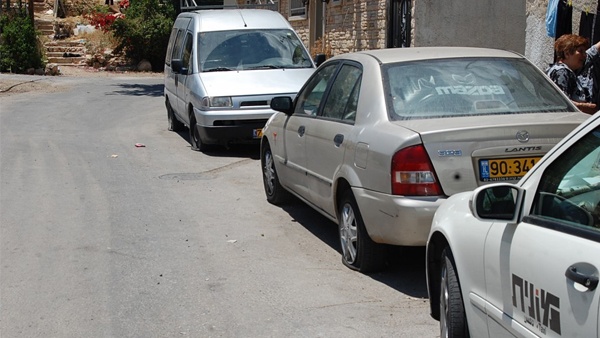 يهود يثقبون إطارات 8 مركبات بباقة الغربية