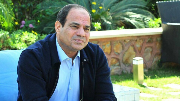 السيسي يتنازل عن نصف راتبه