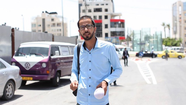 إصابة المصور حبايب برضوض إثر احتجازه قرب الخليل