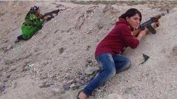 نساء وأطفال يقاتلون داعش دفاعا عن كوباني