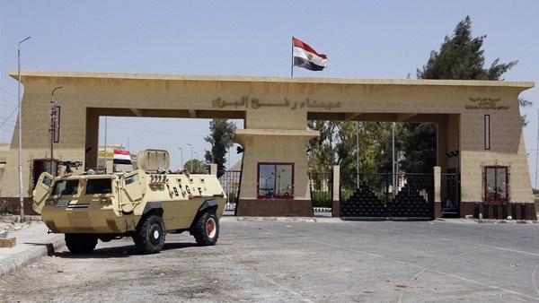 اتصالات لإعادة فتح معبر رفح