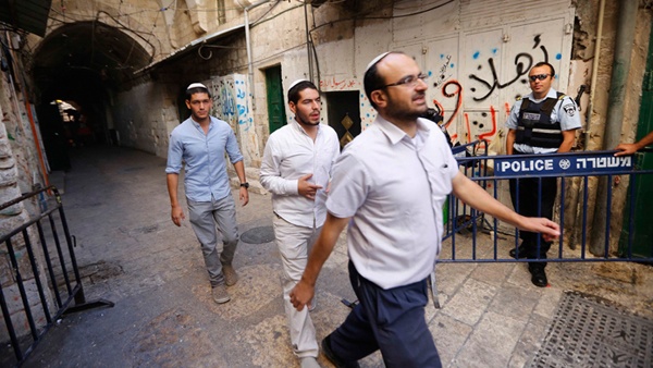 متطرفون يهود يعتدون بالضرب على شاب بالقدس