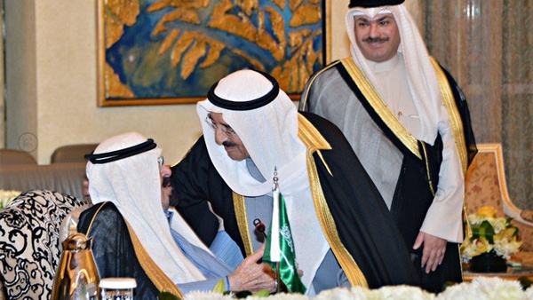 السعودية والإمارات والبحرين تقرر إعادة سفرائها إلى قطر