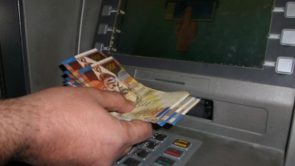 "المالية":استكمال صرف كامل الرواتب خلال ساعات