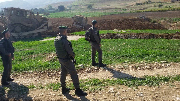 الاحتلال يهدم بركة زراعية في الجيفتلك