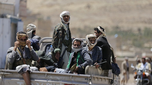 الحوثيون يفجرون مقرات حزبية ودينية في أرحب