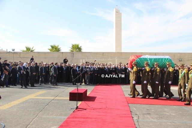 بالصور: تشييع جثمان الشهيد الوزير زياد ابو عين