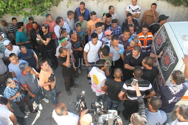 بالصور: لحظة وصول الشهداء  الى مجمع فلسطين الطبي