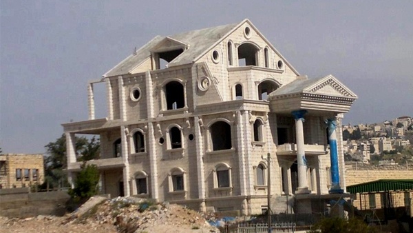 الاحتلال يهدم جزءا من منزل عديلة في أبو ديس
