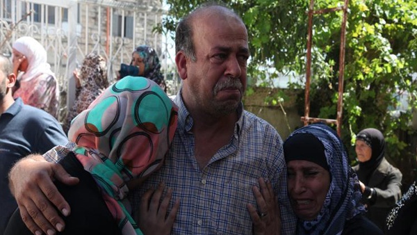 والد ابو خضير: حكومة نتانياهو قتلت ابني ولا اريد تعازيهم